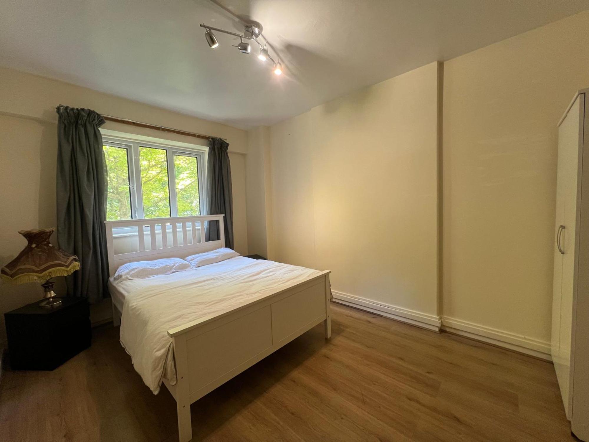 3 Bedroom Prime Edgware Road, Paddington W2 Apartment