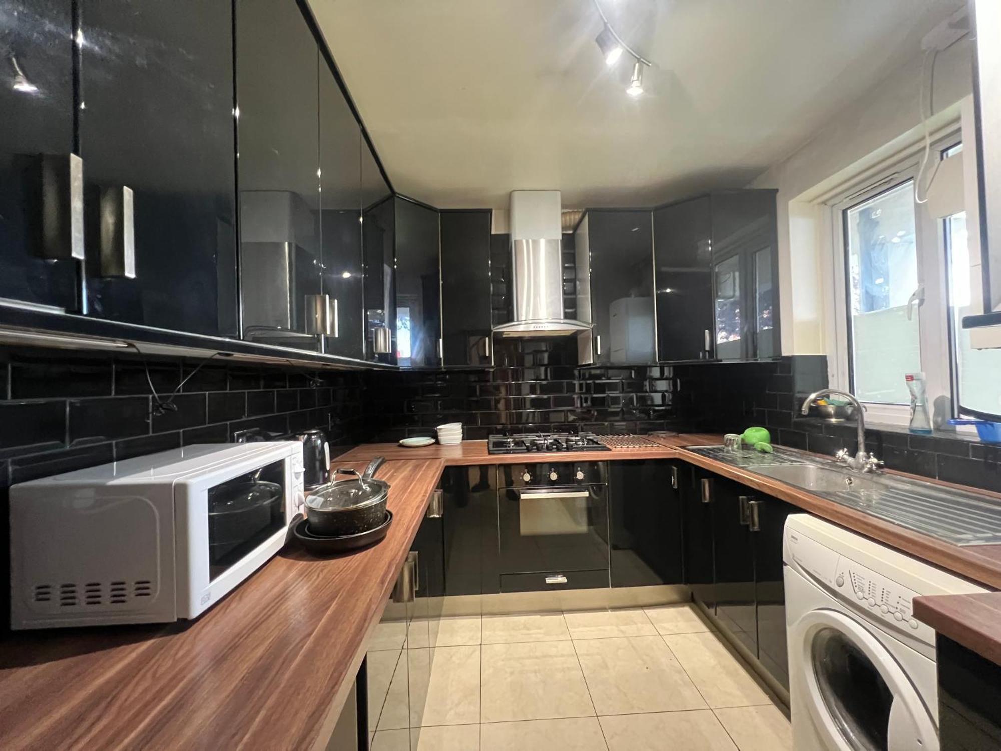 3 Bedroom Prime Edgware Road, Paddington W2 *